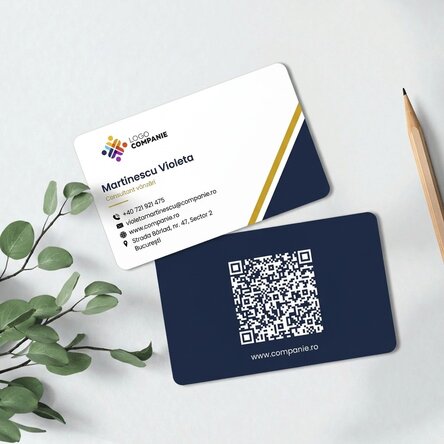 Gepersonaliseerd visitekaartje van aluminium, geometrisch ontwerp, logo en QR-code