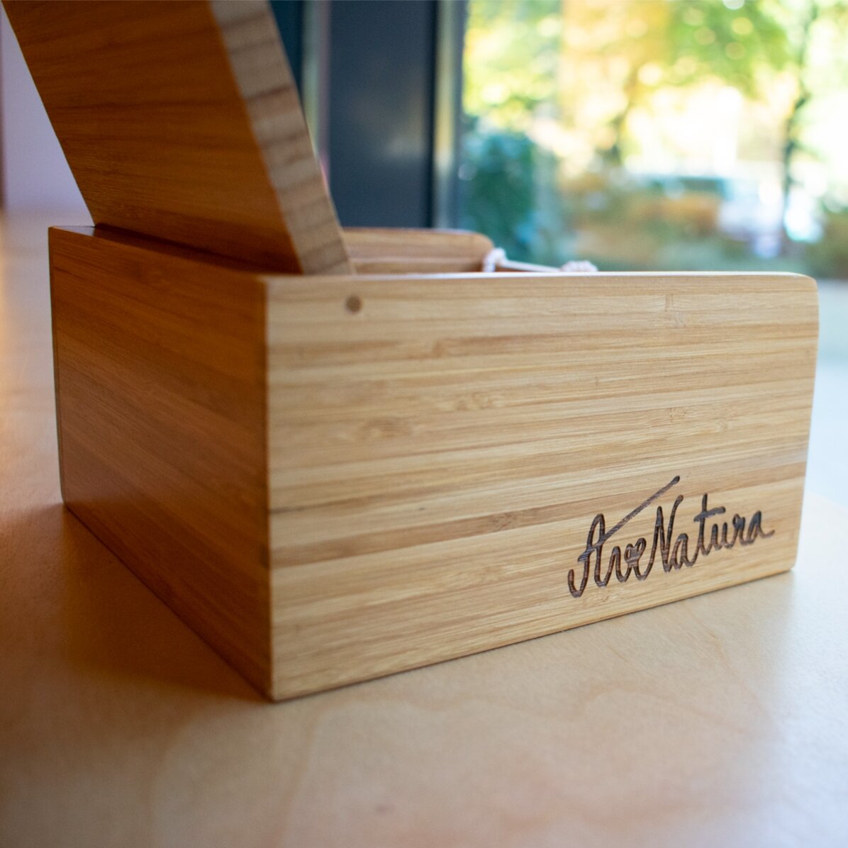 Boîte à bijoux en bois avec compartiments et miroir - avenatura