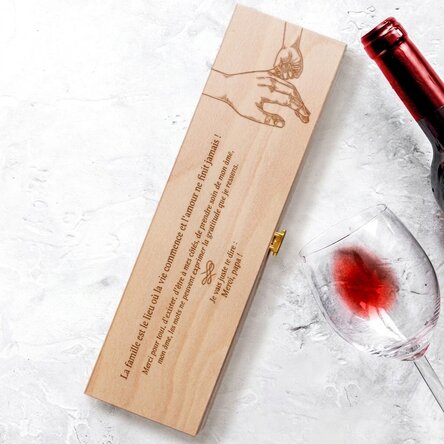 Caisse de vin personnalisée avec un message de remerciement pour papa - Hands
