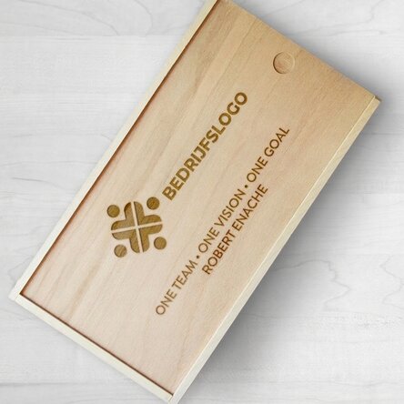Gepersonaliseerde houten geschenkdoos met logo en tekst