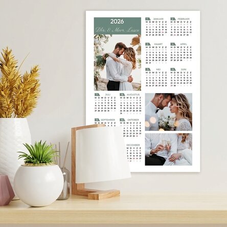 Gepersonaliseerde kalenderposter met 3 foto's en tekst – staand formaat