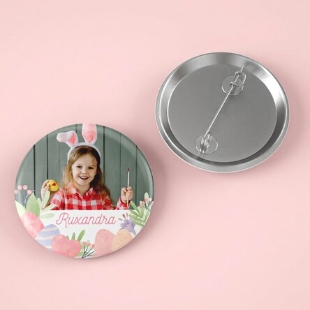 Gepersonaliseerde button met naam en foto – paasontwerp