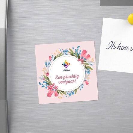 Gepersonaliseerde magneet van 10x10 met logo en tekst - Een mooie lente!
