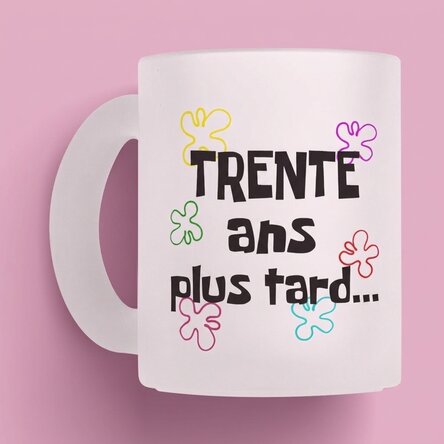 Tasse personnalisée avec le texte « Years later... »