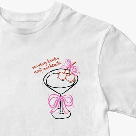 Katoenen T-shirt met gepersonaliseerde tekst - Serving looks and cocktails