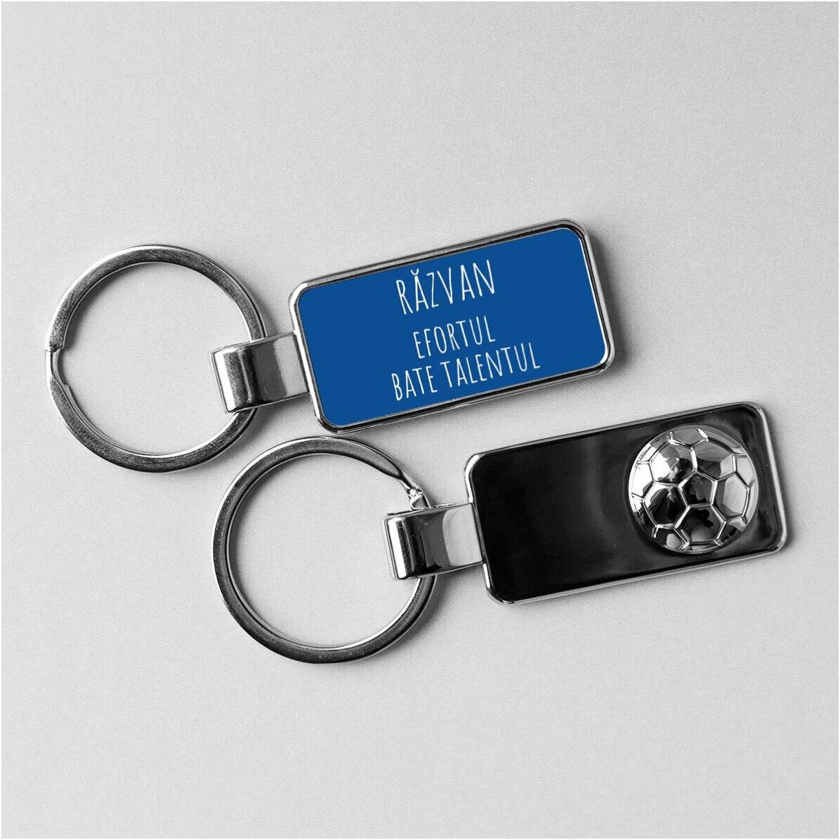 Gepersonaliseerde sleutelhanger met tekst - voetbalmodel