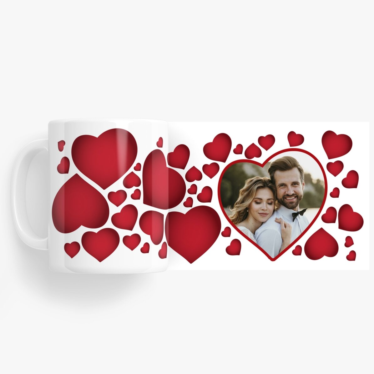 Tasse personnalisée avec des petits cœurs et une photo