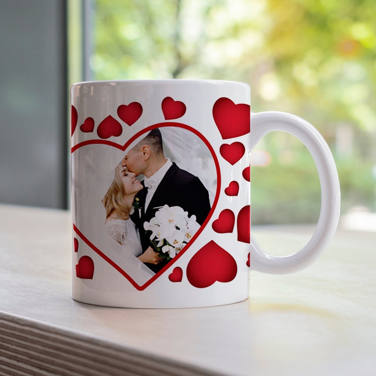 Tasse personnalisée avec des petits cœurs et une photo
