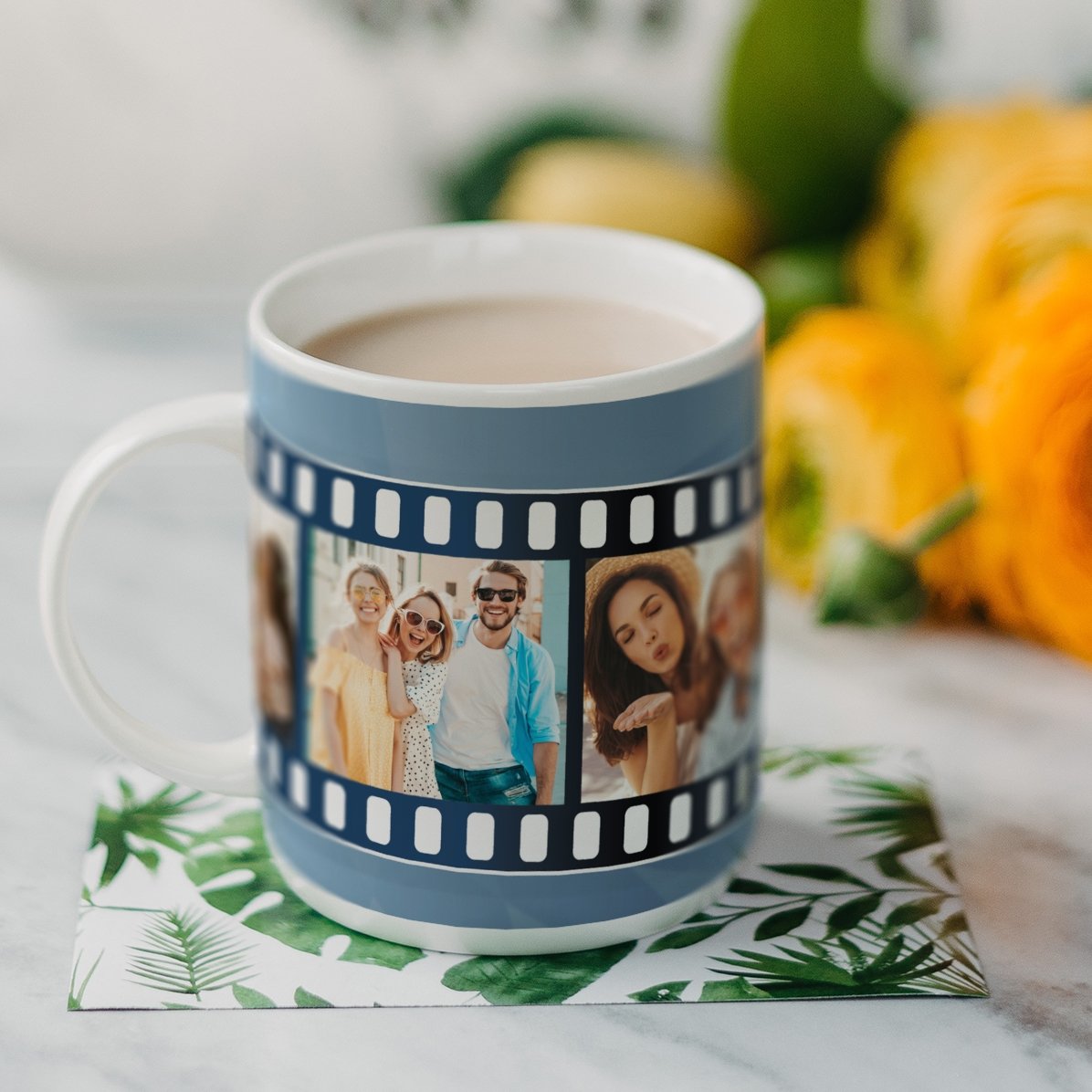 Tasse personnalisée avec 4 photos sur une pellicule