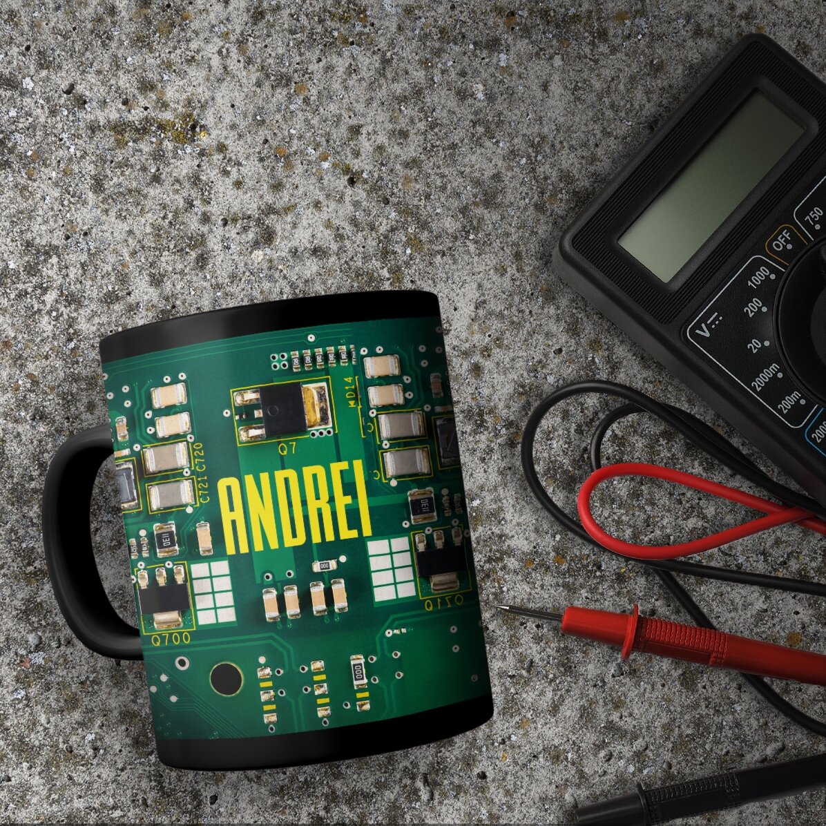Gepersonaliseerde zwarte mok met tekst voor elektronicaliefhebbers - Motherboard