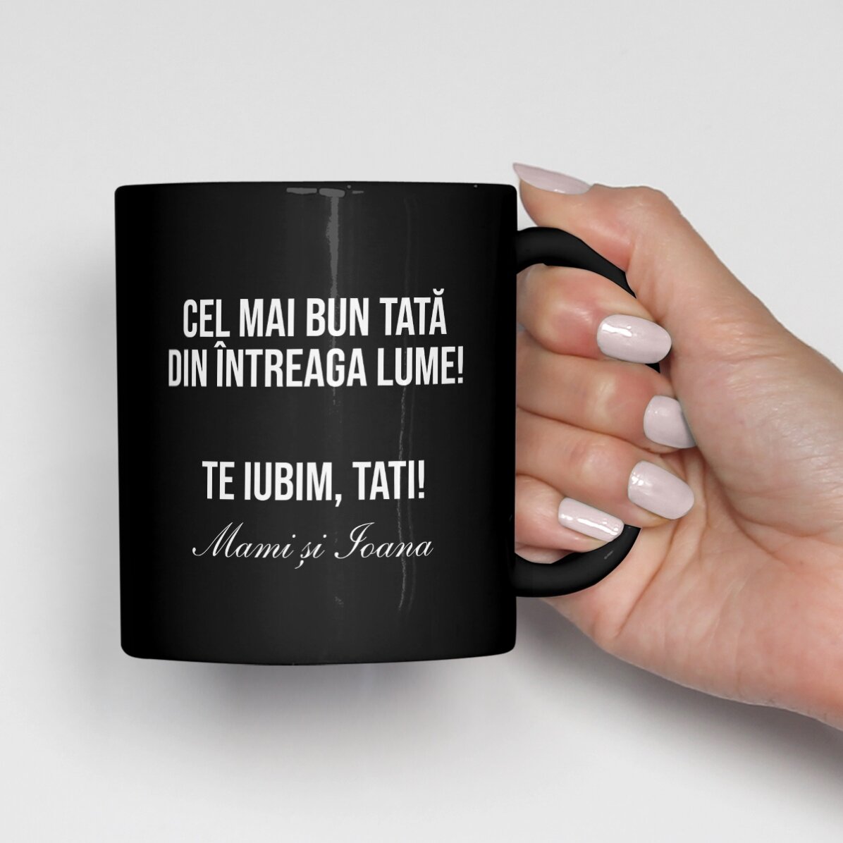 Tasse noire personnalisée avec un texte