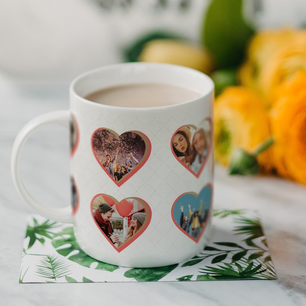 Gepersonaliseerde mok met 8 foto’s in de vorm van een hart