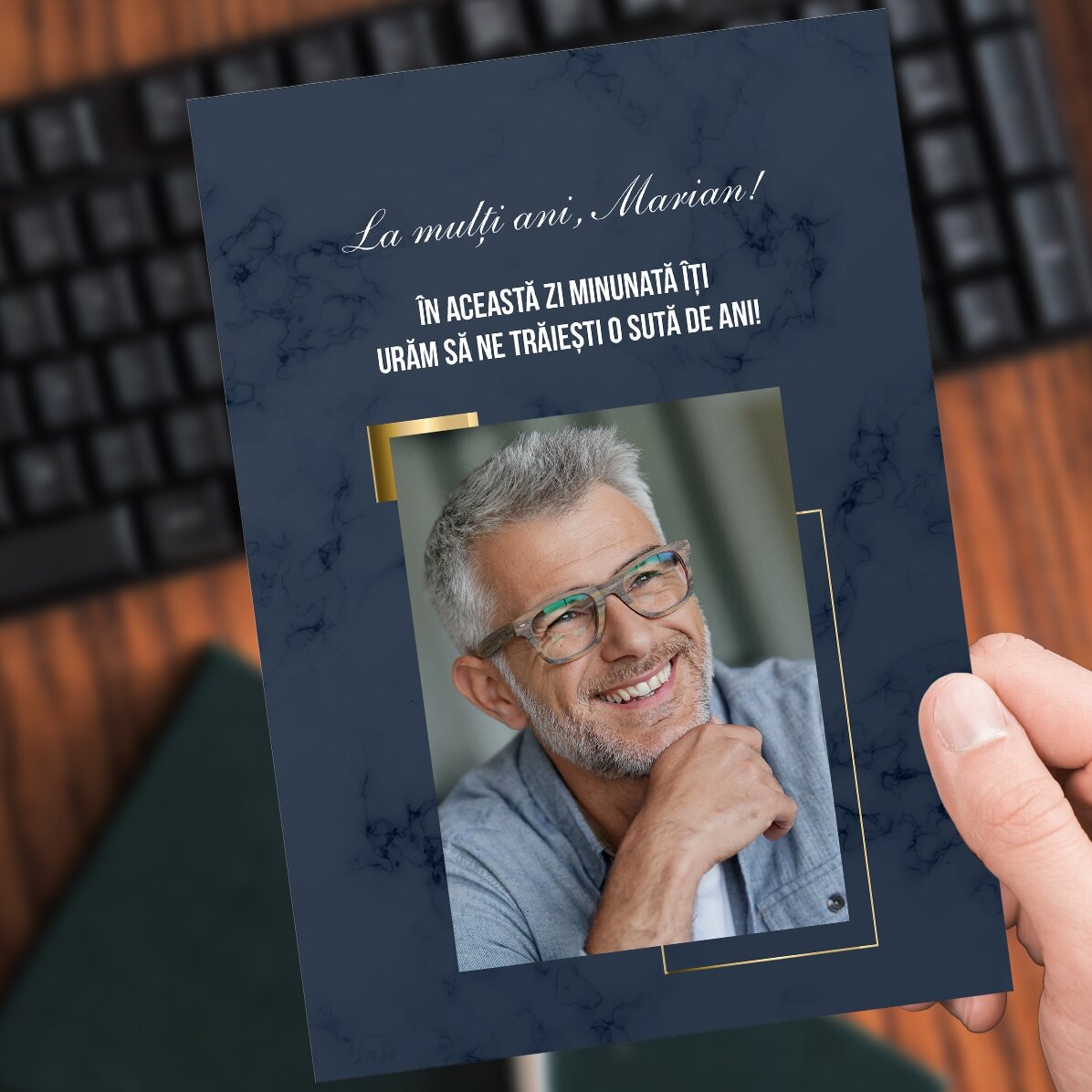 Een gepersonaliseerde kaart met een foto en een boodschap voor hem