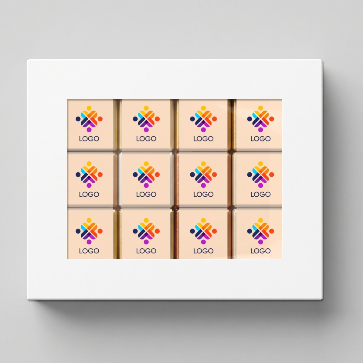 Coffret cadeau contenant 12 mini-chocolats personnalisés avec un logo