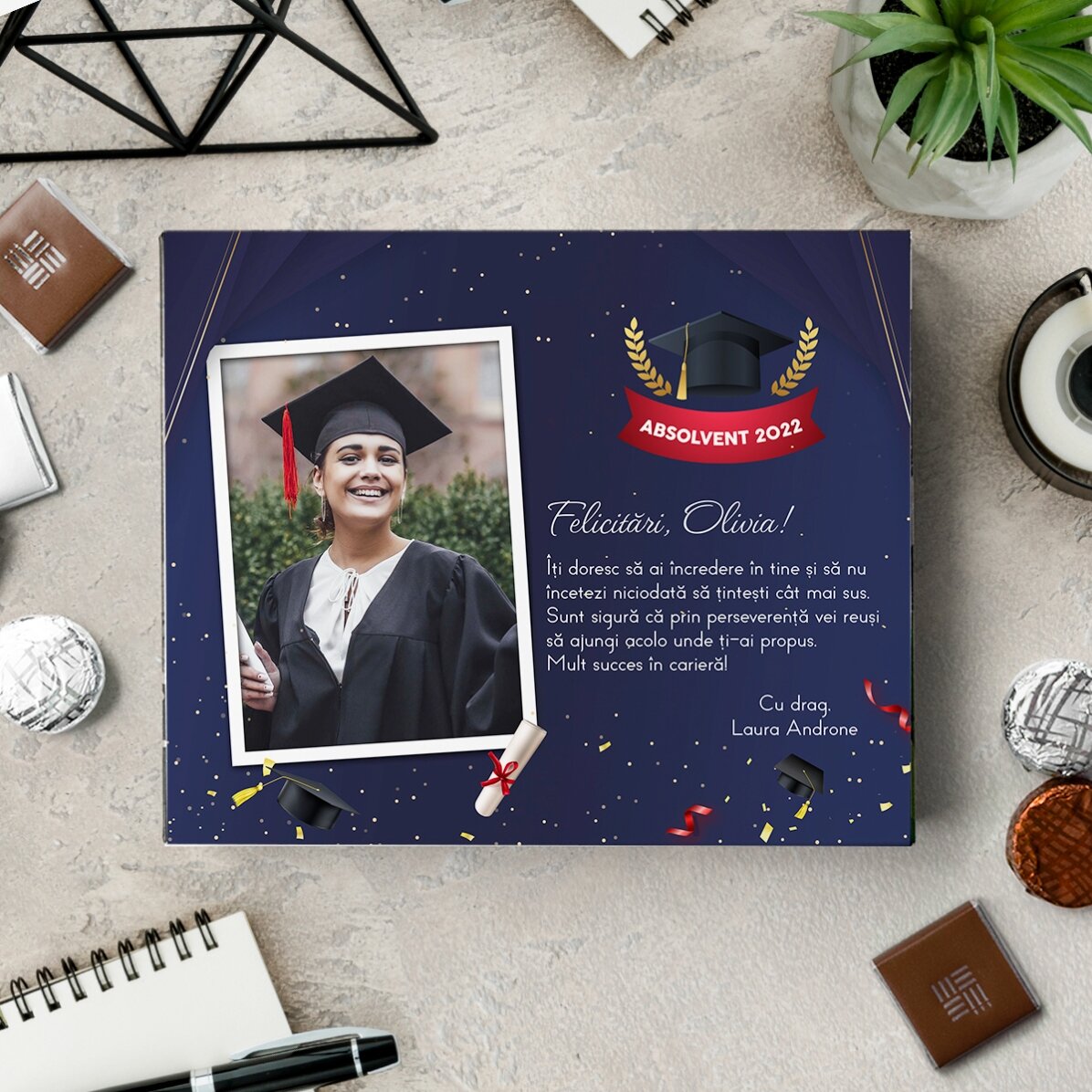 Boîte de bonbons personnalisée avec une photo et un message de remise des diplômes