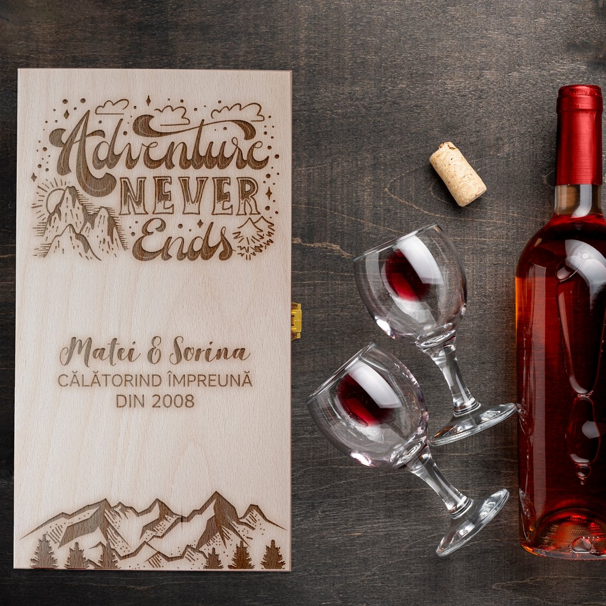 Gepersonaliseerde wijnkist voor twee flessen - Adventure never ends