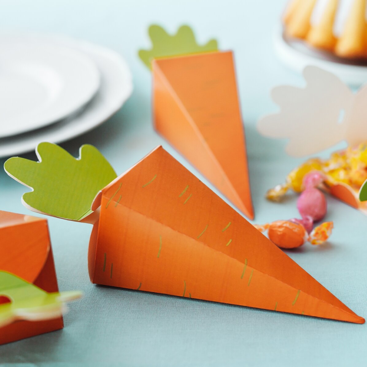 Boîte haut de gamme pour confiseries/petits cadeaux de Pâques - Carotte