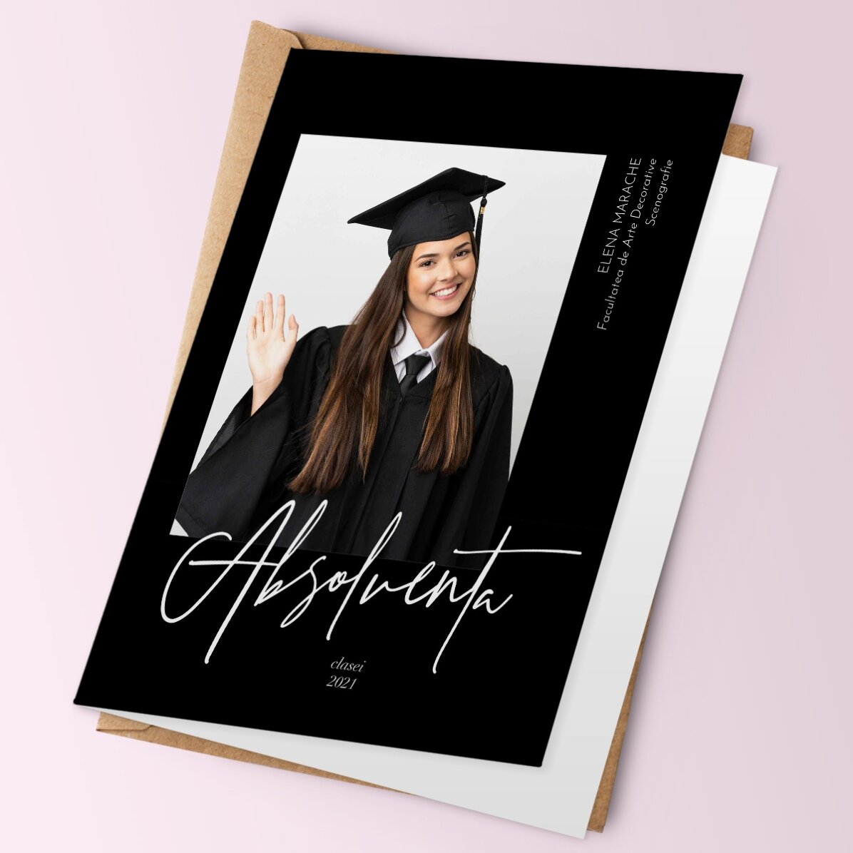 Gepersonaliseerde wenskaart met een foto en tekst ter gelegenheid van het afstuderen