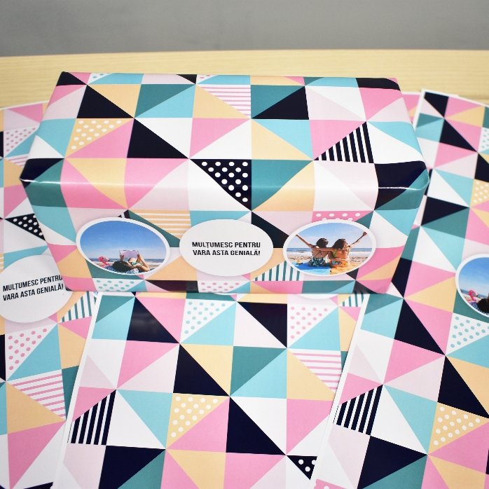 Gepersonaliseerd cadeaupapier met 2 foto
