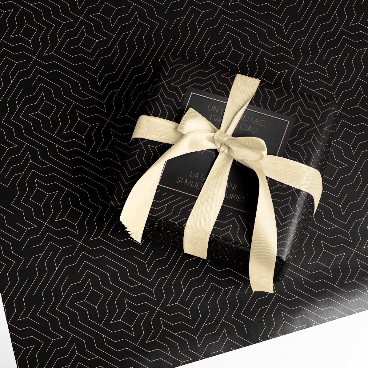Gepersonaliseerd cadeaupapier met tekst - Black & Gold