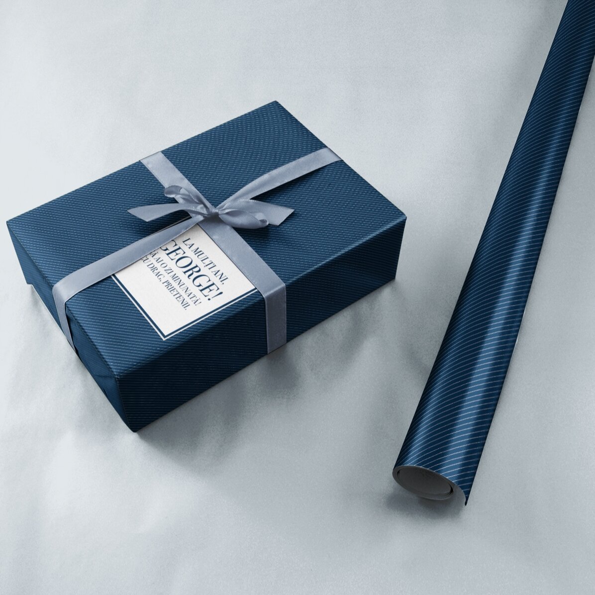 Gepersonaliseerd cadeaupapier met tekst - Donkerblauw