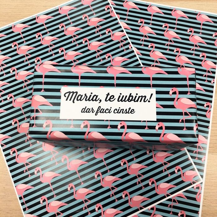 Gepersonaliseerd cadeaupapier – flamingo-motief, met tekst in een kader