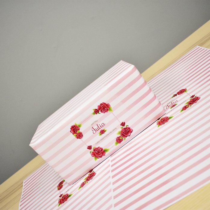 Gepersonaliseerd cadeaupapier - rozenmotief