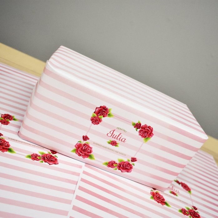 Gepersonaliseerd cadeaupapier - rozenmotief