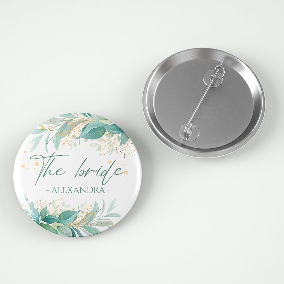 Gepersonaliseerde buttons met tekst voor de bruid en de bruidsmeisjes