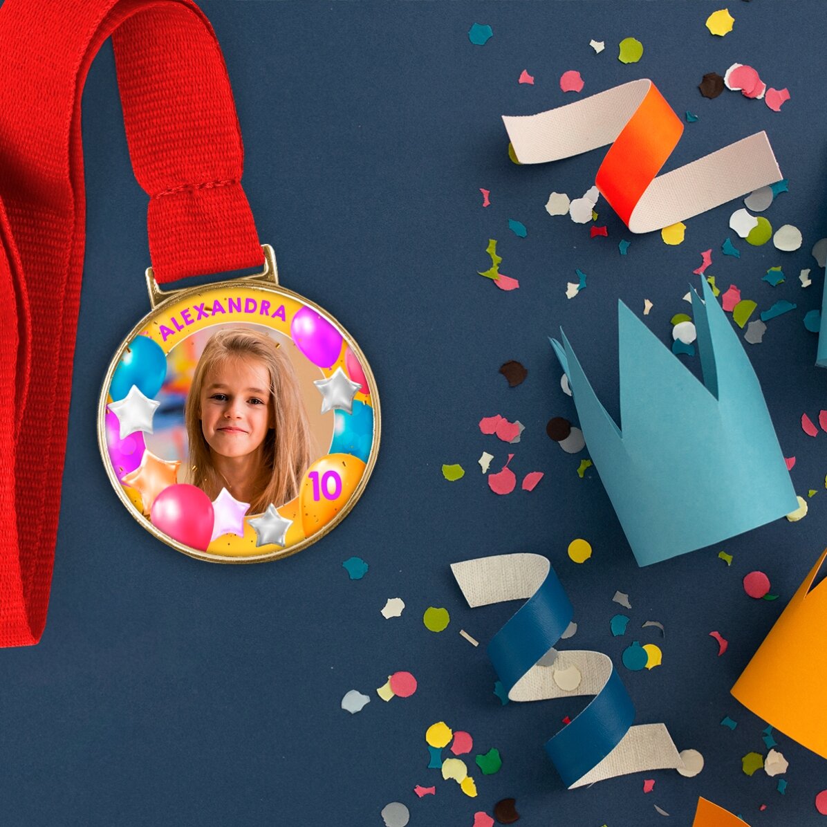 Gepersonaliseerde medaille met een foto en tekst - Happy Birthday