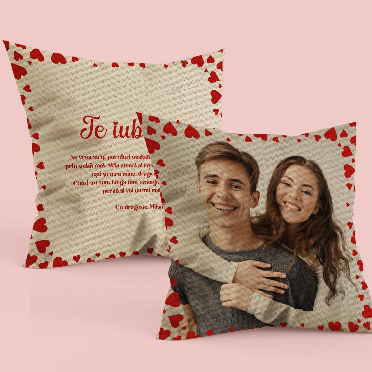 Gepersonaliseerd kussen met een foto en een boodschap aan beide kanten - Love