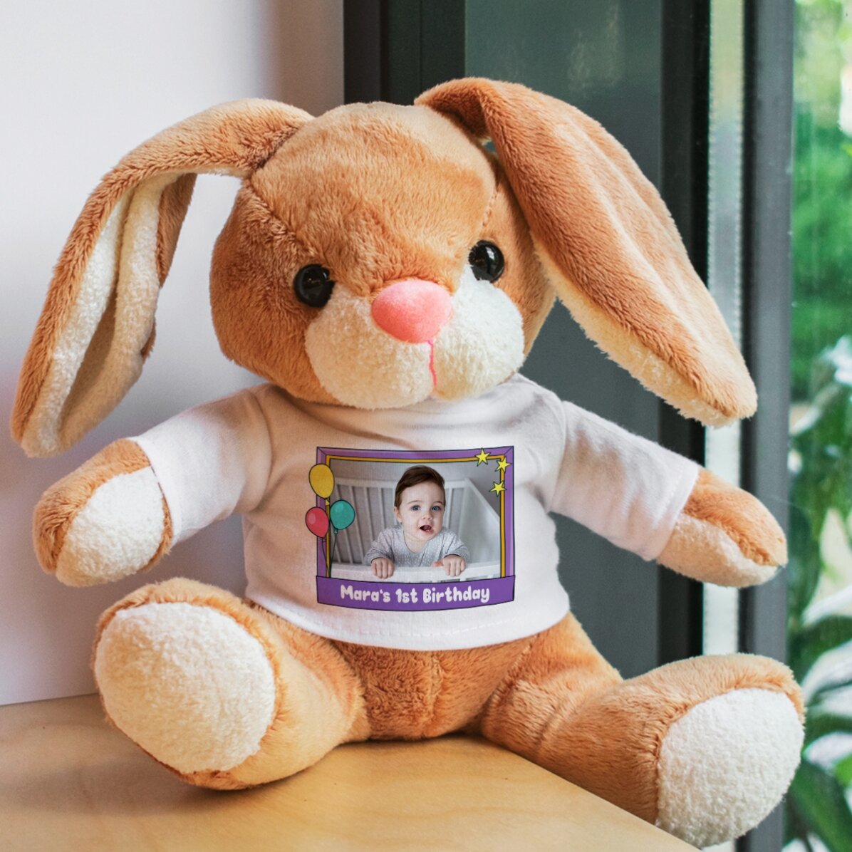 Lapin personnalisé avec une photo et un message : « Joyeux anniversaire, mon petit ! »