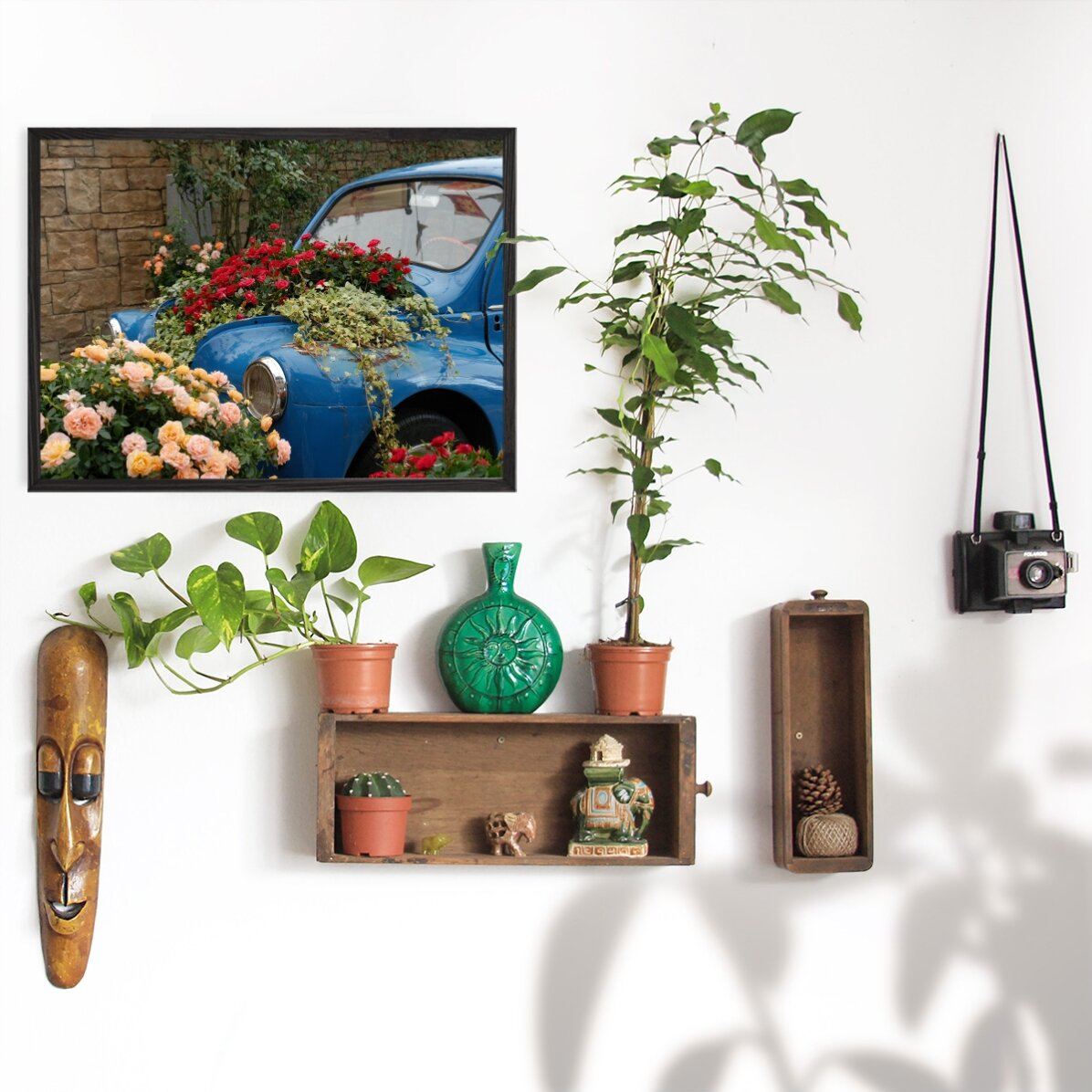 Poster: Vintage blauwe auto met bloemen
