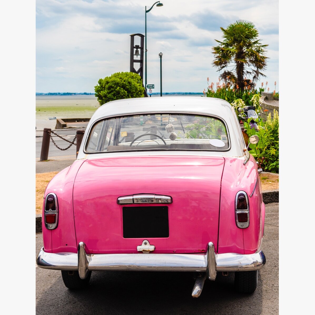 Affiche « Voiture rose vintage »