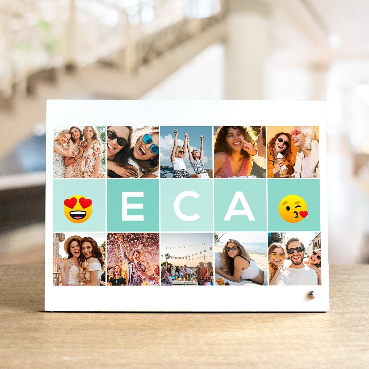 Gepersonaliseerde fotolijst voor op het bureau met 10 foto’s en een naam van 5 letters