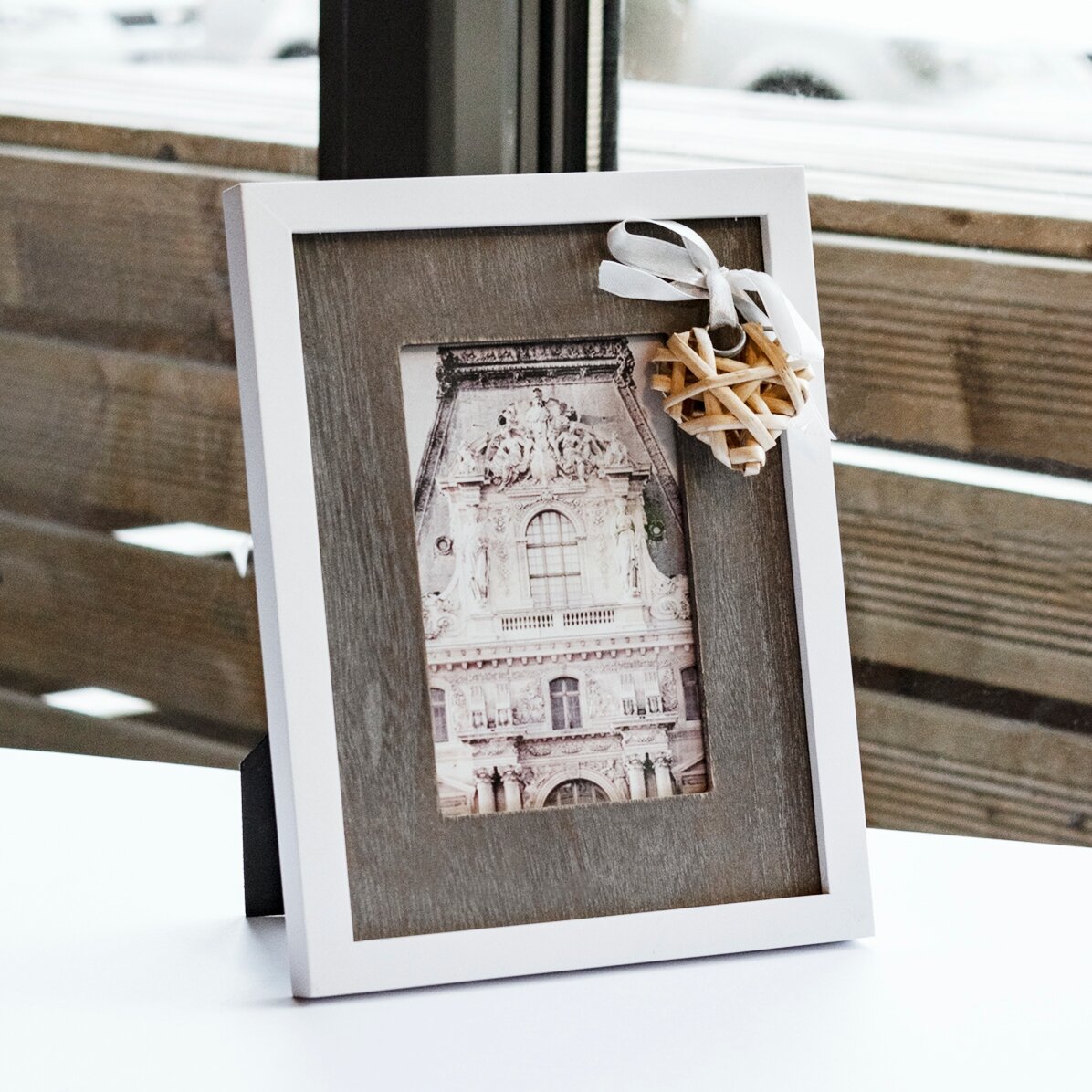 Fotolijst met strik en hartje, van hout, 18,5 x 23,5 cm