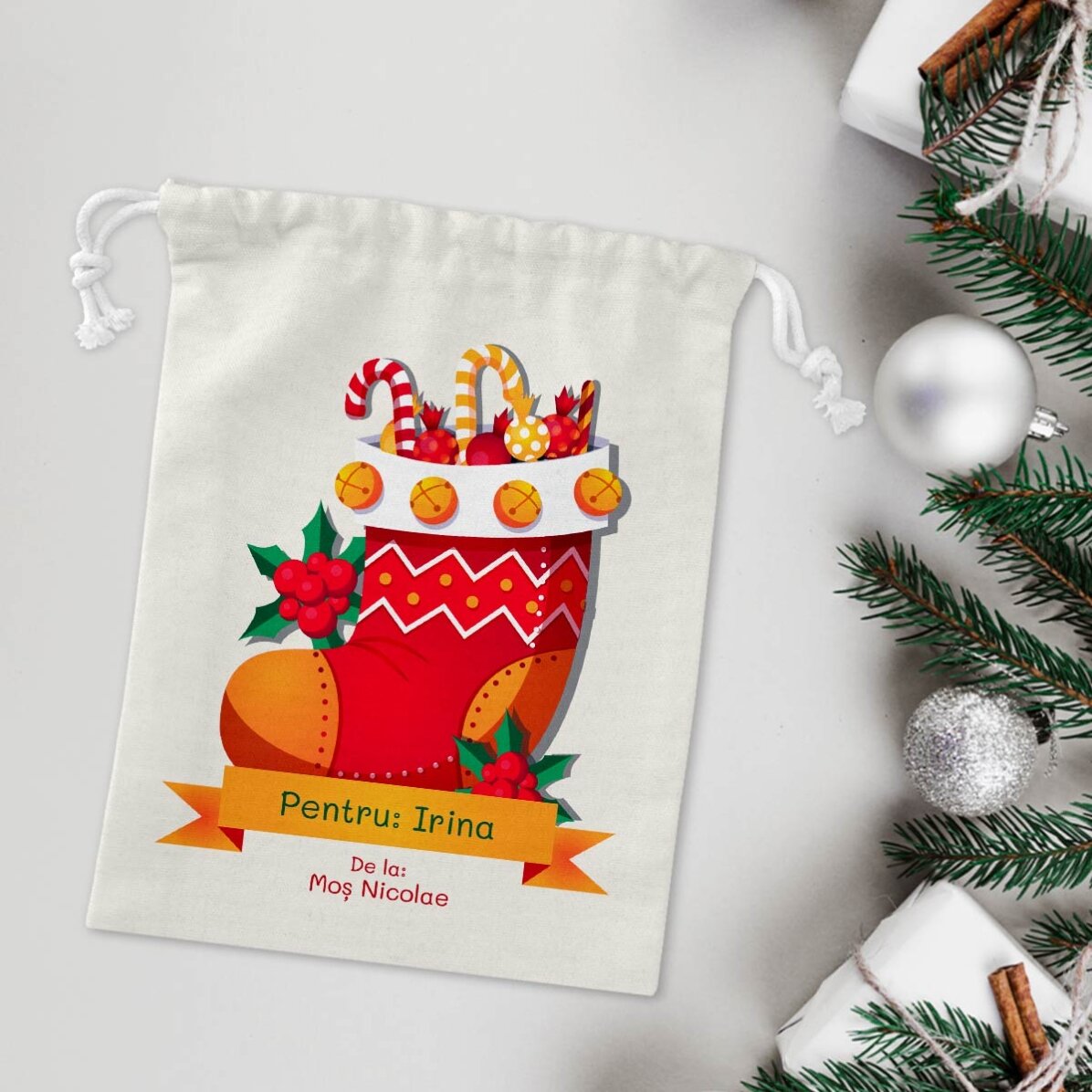 Kleine cadeautasje met naam erop – van Sinterklaas