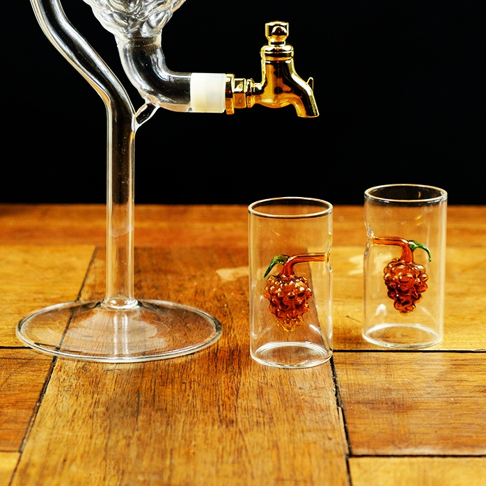 Set met een tuica-fles en 2 glazen