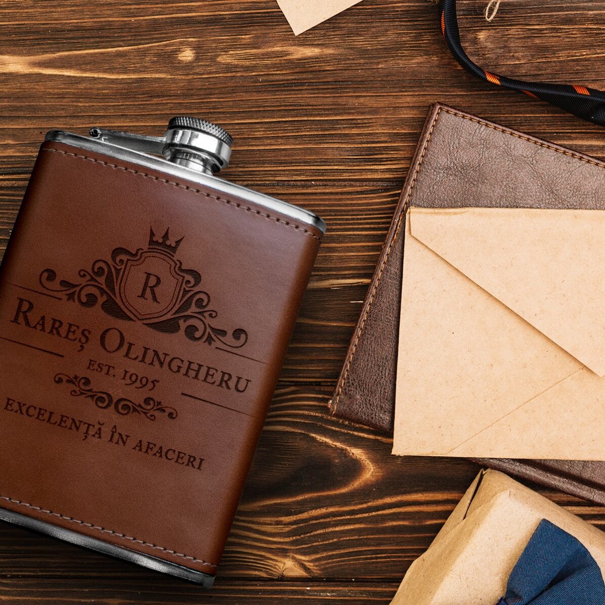Flacon de poche personnalisé recouvert de cuir - Excellence