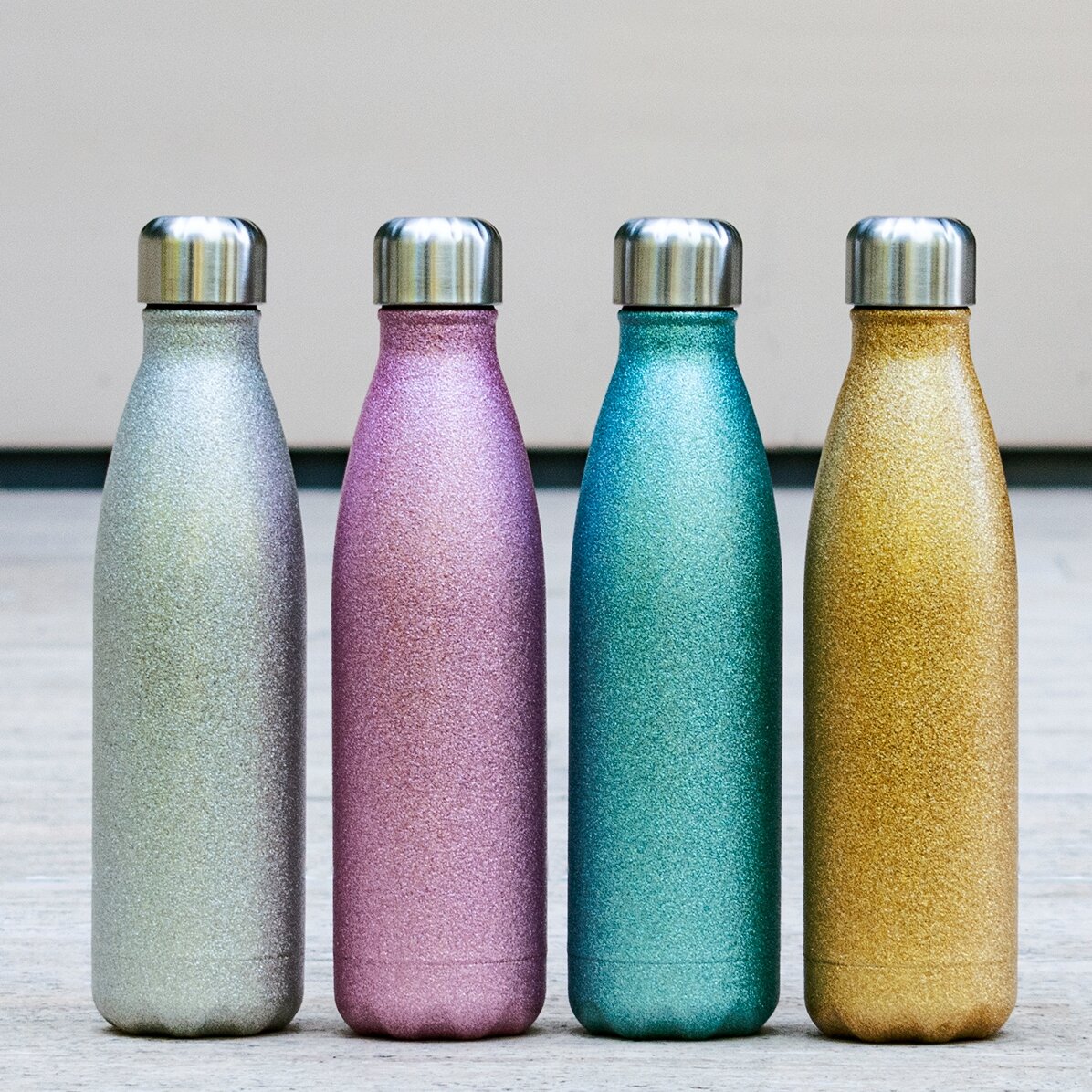 Gepersonaliseerde thermosfles met glitter en tekst - Life is better at the beach