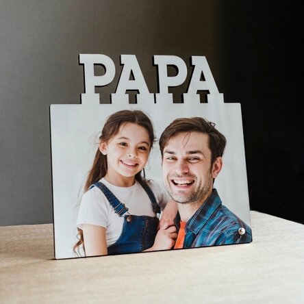Gepersonaliseerde fotolijst voor op het bureau met een foto - model DAD