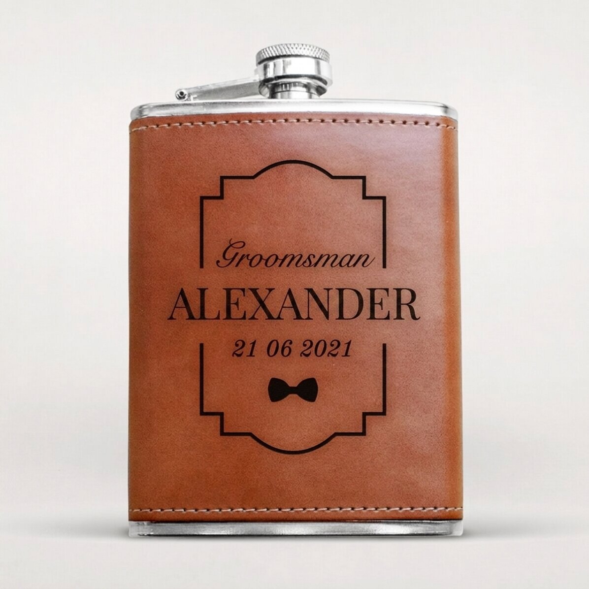 Flacon de poche recouvert de cuir et personnalisé avec un texte - Groomsman