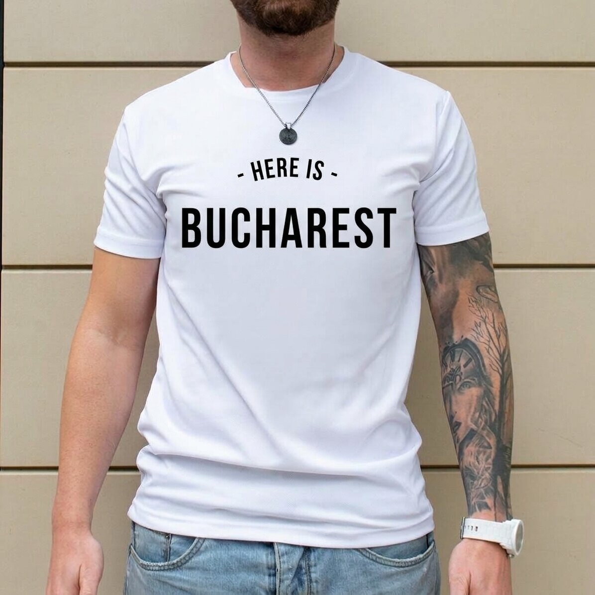 Sportshirt met gepersonaliseerde opdruk aan de voorkant en een boodschap