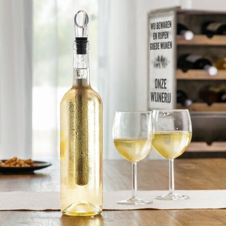 Apparaat met beluchter voor het koelen van wijn