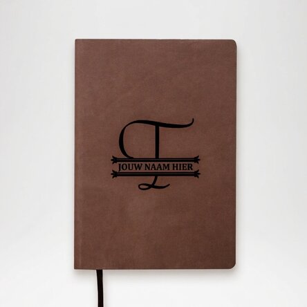 Op maat gemaakte leren agenda met monogram en naam in het midden - model 2
