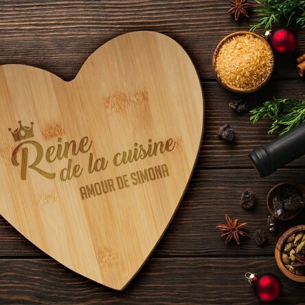 Planche à découper en forme de cœur personnalisé avec un texte - Queen of the kitchen