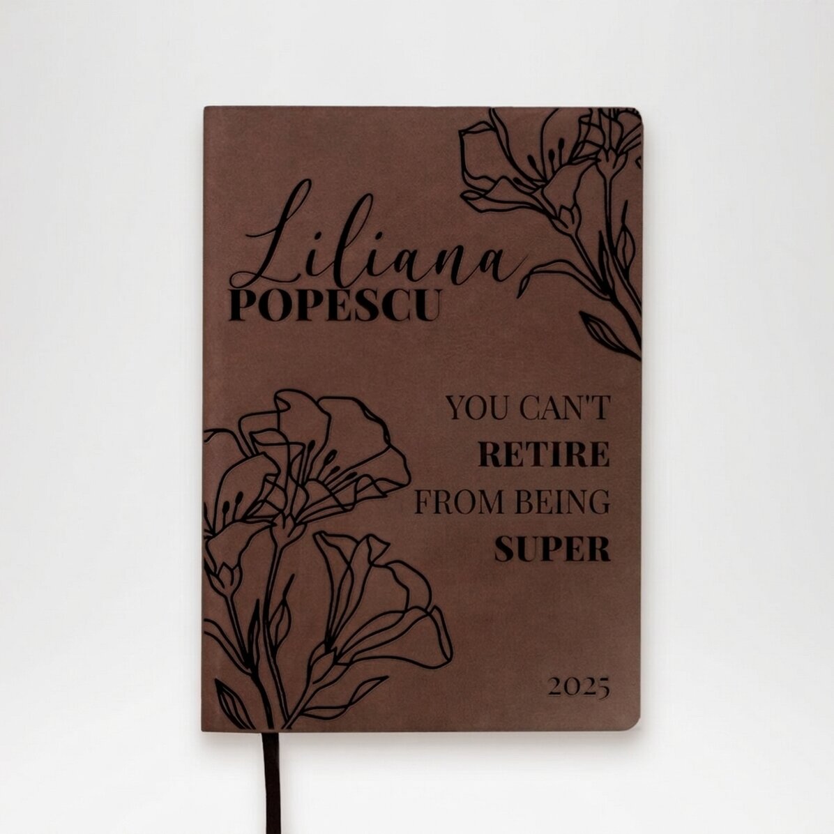 Agenda en cuir personnalisé avec un message pour un départ à la retraite, au design élégant