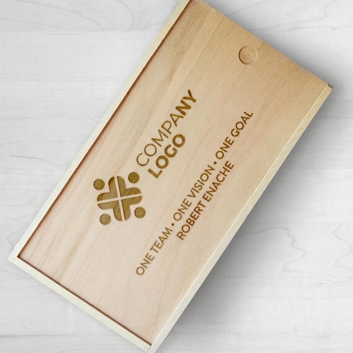 Coffret cadeau personnalisé en bois avec logo et texte