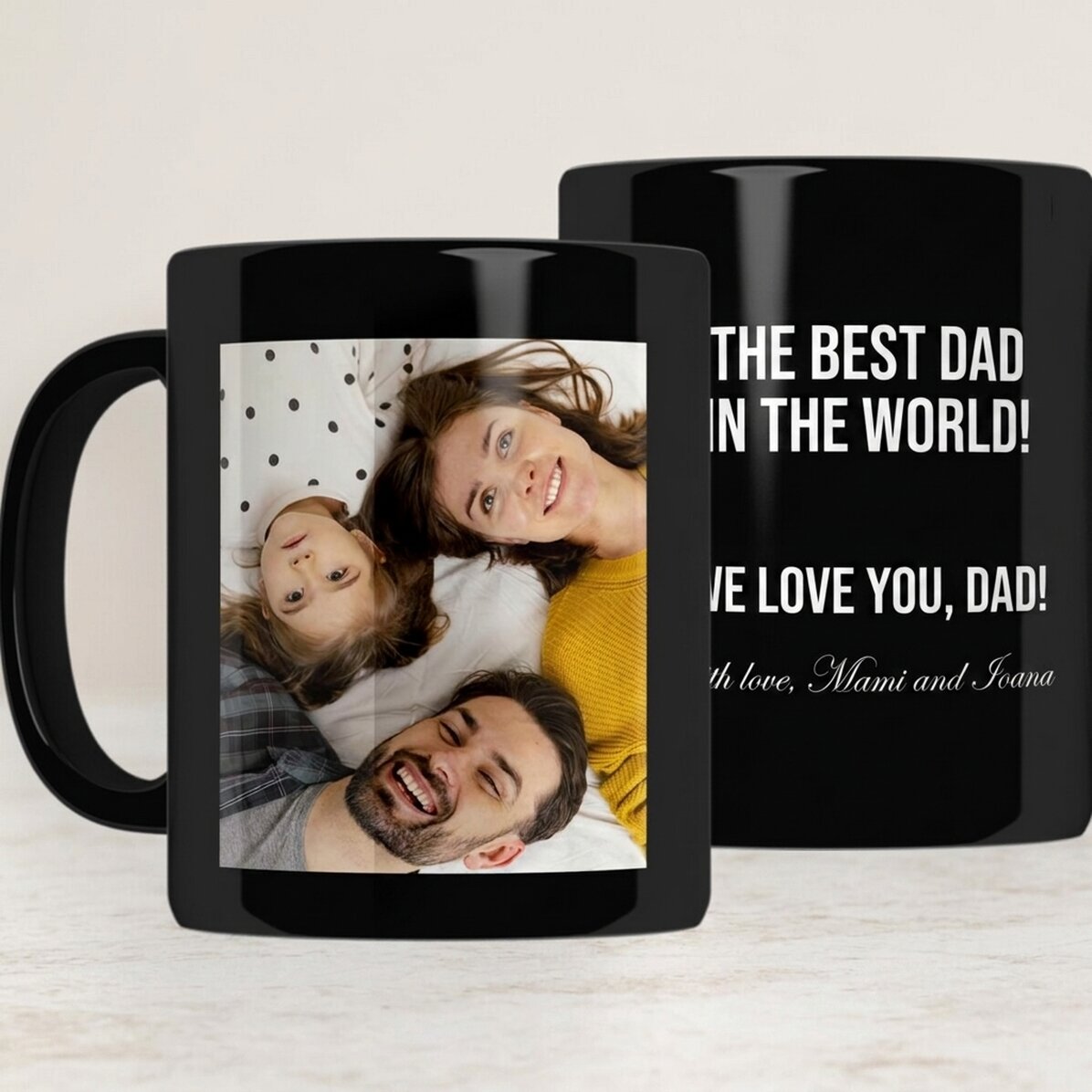 Tasse noire personnalisée avec une photo et un message
