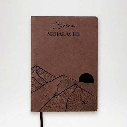 Gepersonaliseerde lederen agenda met tekst - Abstract landschap